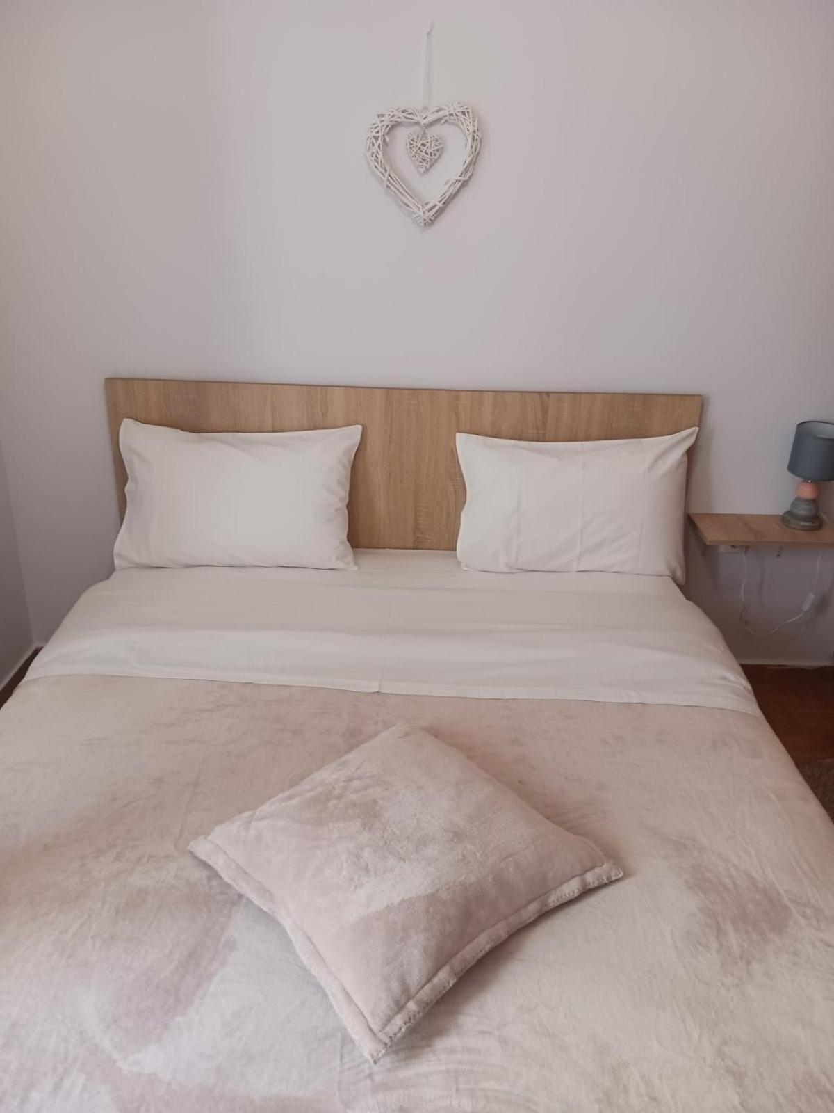Makarios Apartment Near Athens Aiport สปาตา ภายนอก รูปภาพ